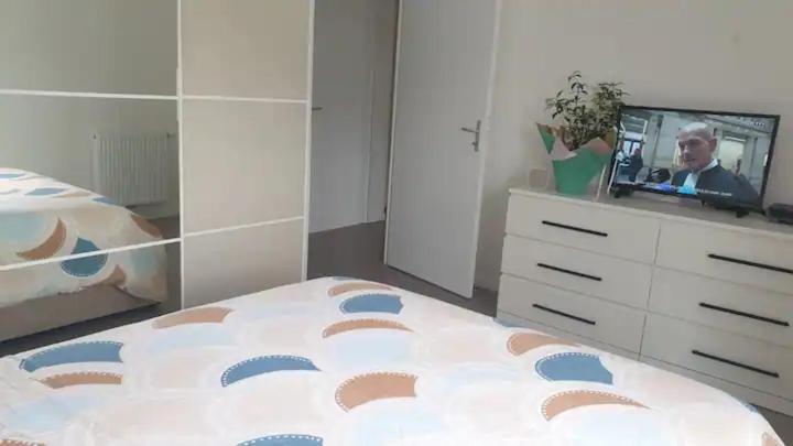Chambre Calme Dans Une Maison Neuve Avec Jardin Billere Eksteriør bilde